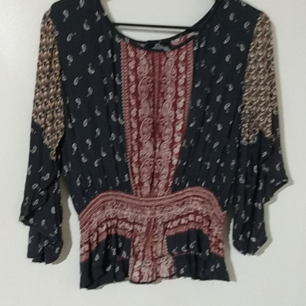 Cute Blouse with open sleeves